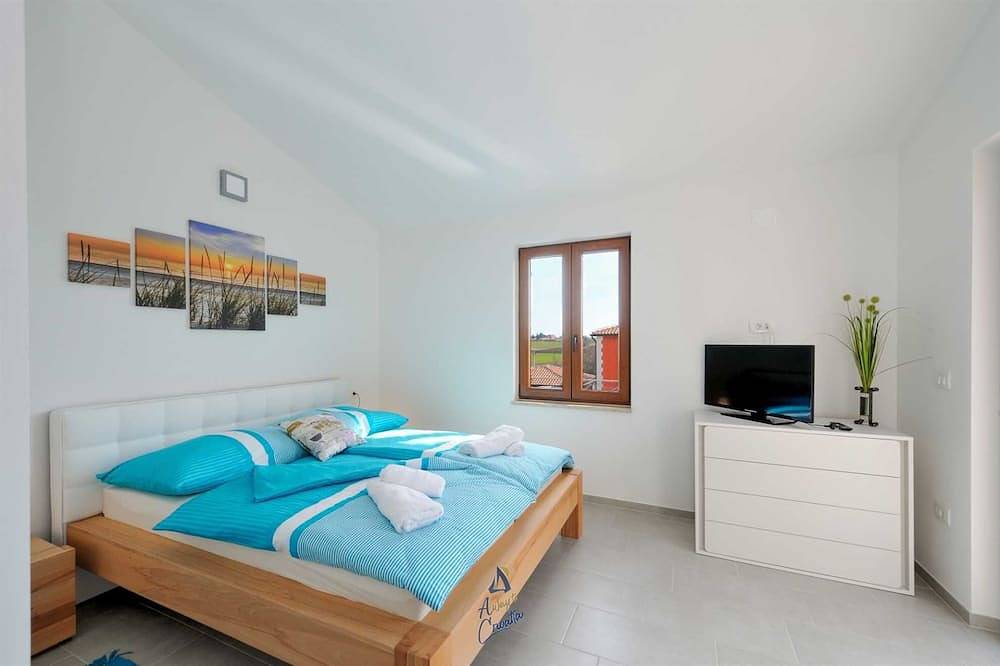 Charmante villa met 3 slaapkamers en privézwembad dichtbij de stranden in Novigrad, Mareda