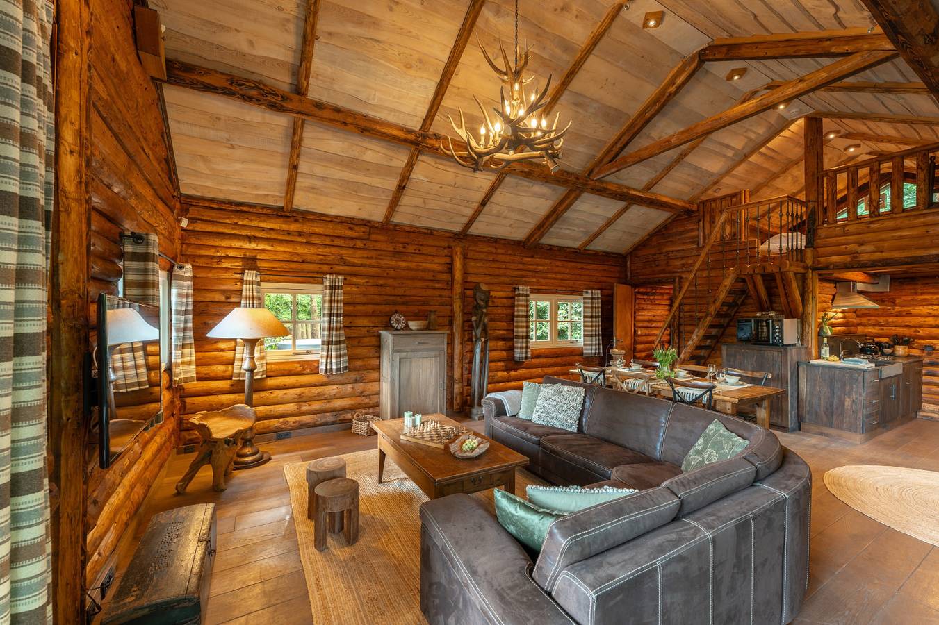 Unieke karakteristieke blokhut voor 6 personen op vakantiepark Sandberghe in Uden, Noord-Brabant