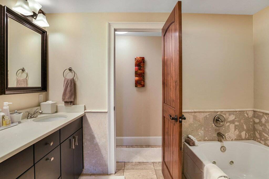 Ganze Wohnung, Historic S&W Building Condo with Private 50 ft Terrace in Blue Ridge Parkway, Asheville