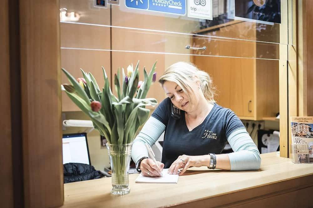 Dreibettzimmer,Du/Wc, Einzelbett/Doppelstockbett - Hotel Heinz in Plauen, Chemnitz und Umgebung