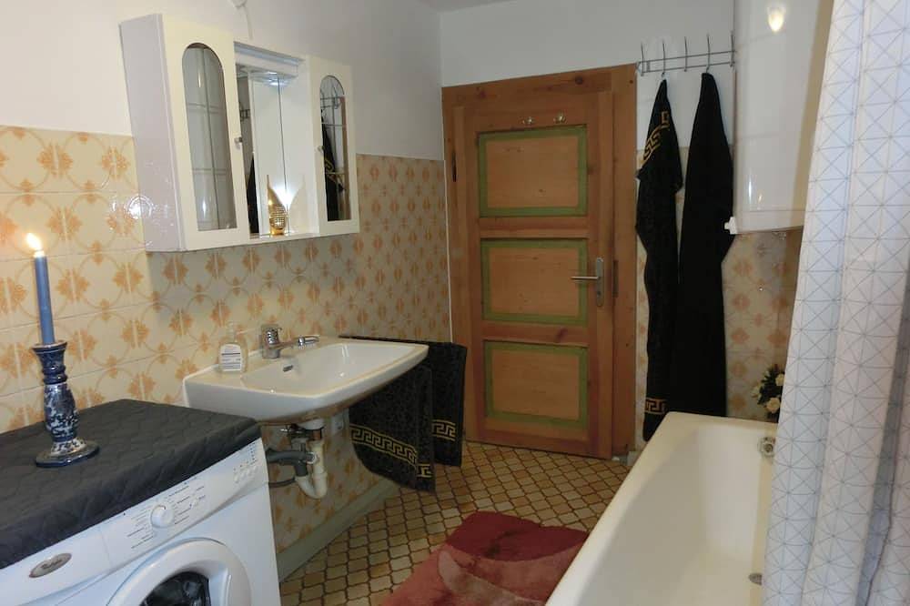 Ganze Wohnung, Ferien-Handwerker-Messewohnung \n20 Minuten bis Messezentrum\nruhige Lage in Lauf an der Pegnitz, Frankenalb