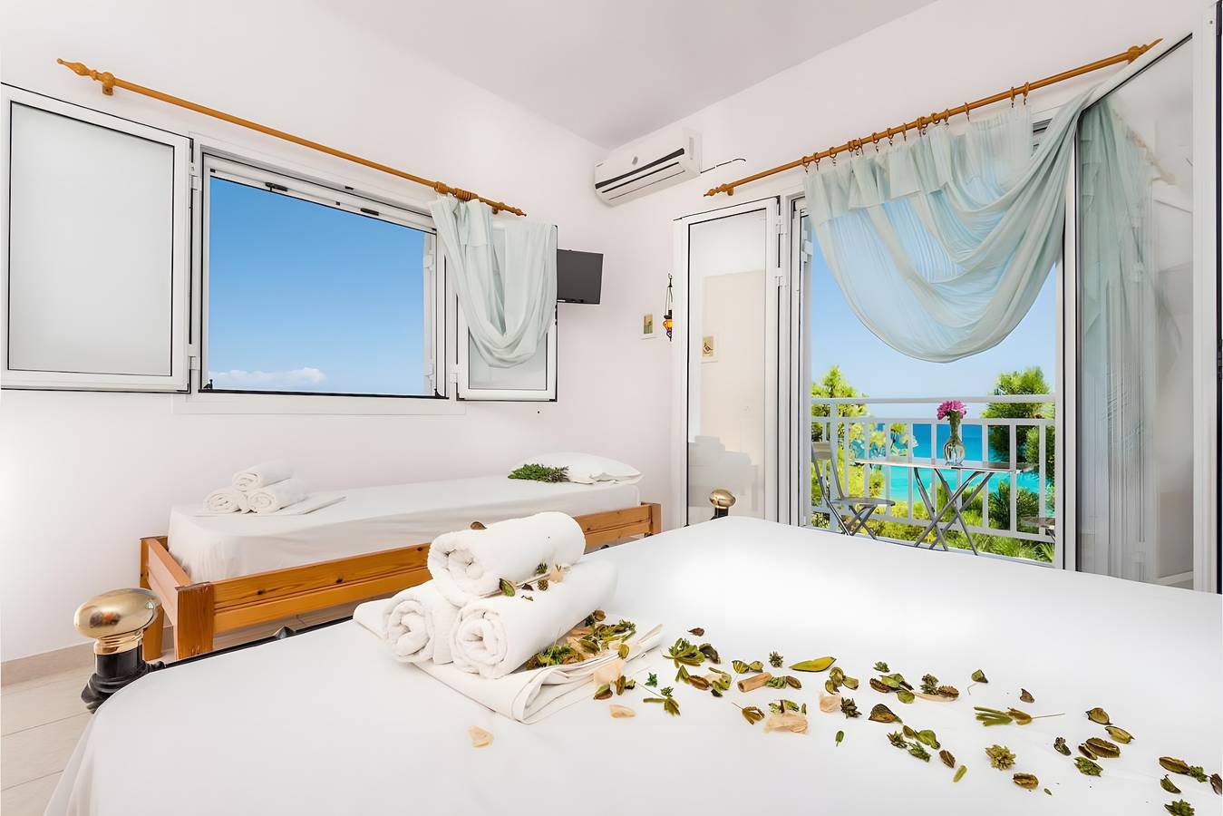 Ganzes Studio, Einzimmerapartment '1' mit privater Terrasse, Wi-Fi und Klimaanlage in Alykanas, Alykes
