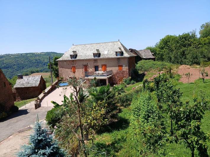 Location de vacances pour 9 personnes, avec terrasse à Villecomtal