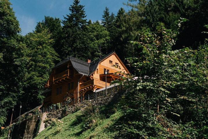 Dom gościnny dla 2 osób, z sauna i jacuzzi oraz ogród w Międzygórze