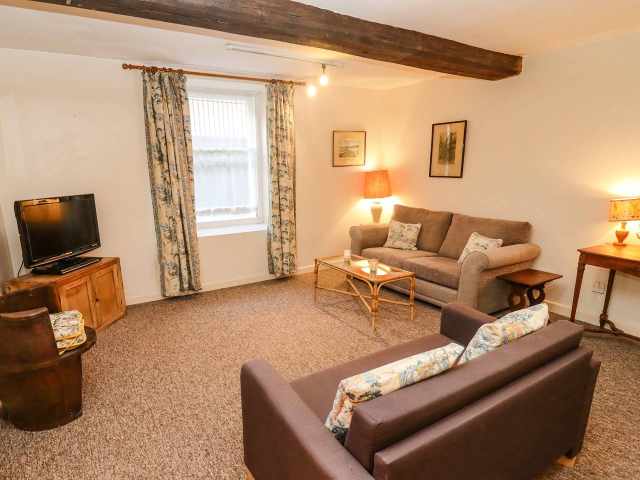 Entire apartment, Dollar Ward House Basement in Cirencester, Gloucestershire
