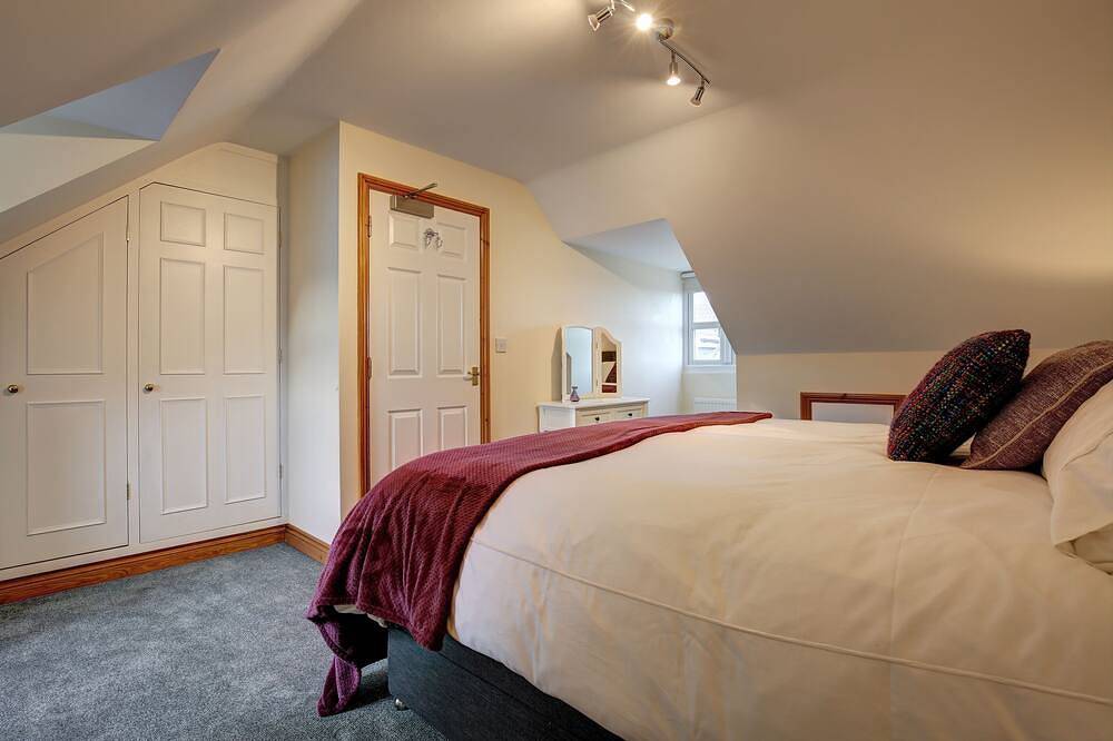 Bakers Yard -  a self catering cottage that sleeps 6 guests  in 2 bedrooms in Wells-next-the-Sea, Norfolk Coast