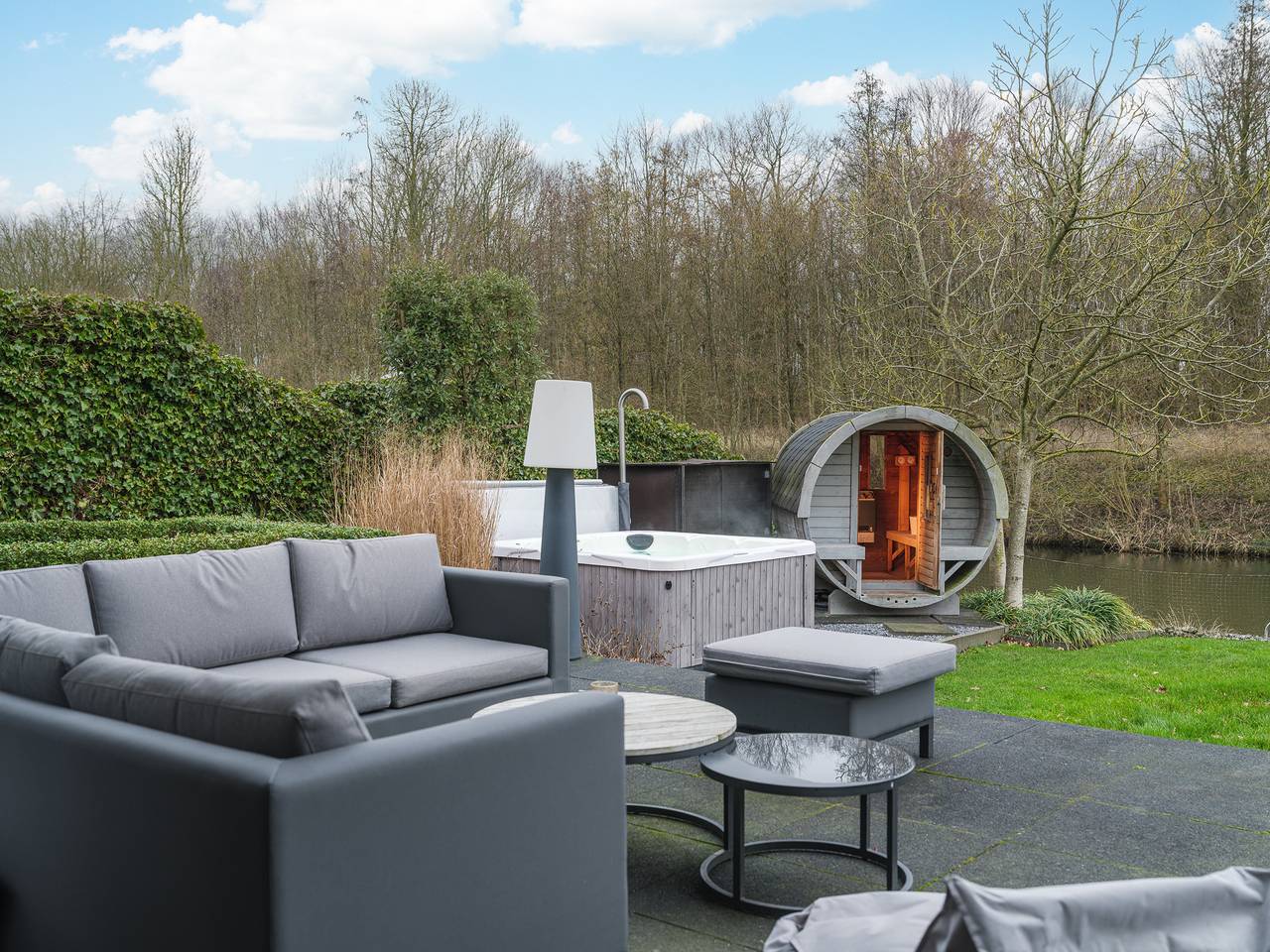 Harderwold Villa Resort — Water Nr. 336 | 10 Pers. Jacuzzi & Sauna in Veluwe