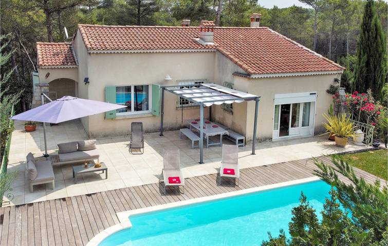 Gîte pour 6 personnes, avec terrasse, animaux acceptés à Belcodène