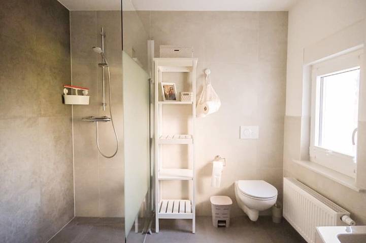 Ganze Wohnung, Haus Hummel | Ferienwohnung Dora | 300 m zum See | Großer Garten & Spielplatz in Neu-Seeland, Lausitzer Seenland