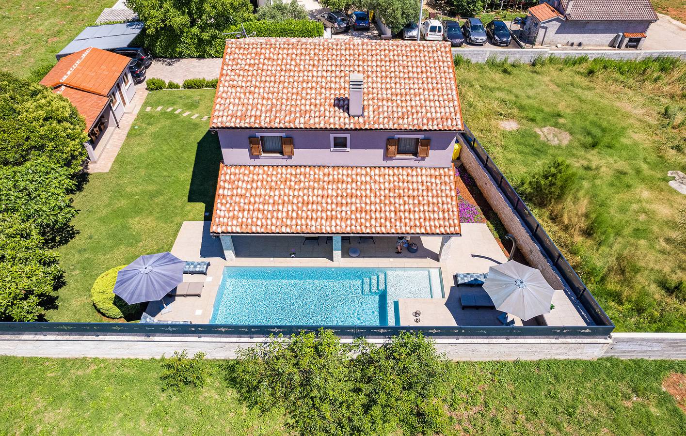 Reizende 2-Zimmer-Wohnung mit Pool, 2 km vom Stadtzentrum von Sisan entfernt in Sisan, Südküste Istrien