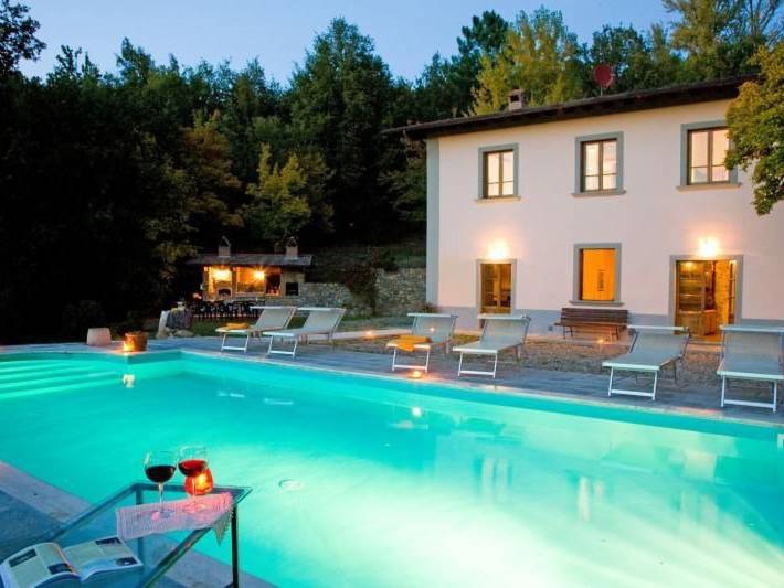 Location de vacances pour 6 personnes, avec jardin ainsi que balcon et piscine à Poppi - 2