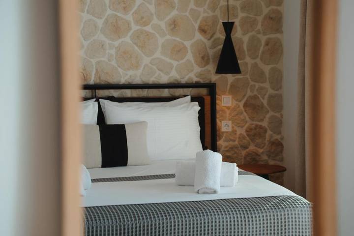 Chambre d’hôte pour 2 personnes, avec terrasse et piscine ainsi que vue et jardin dans Milos - 4