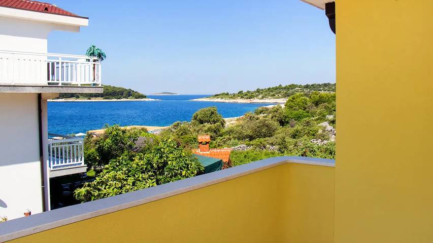 Ferienwohnung für 4 Personen, mit Pool und Terrasse