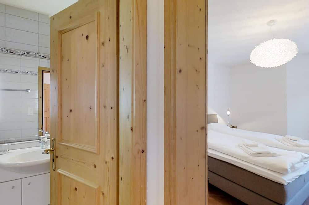 Appartement entier, Modern 2 1/2 Zwg au premier étage à environ 60 mètres carrés. in Bregaglia, Saint-Moritz