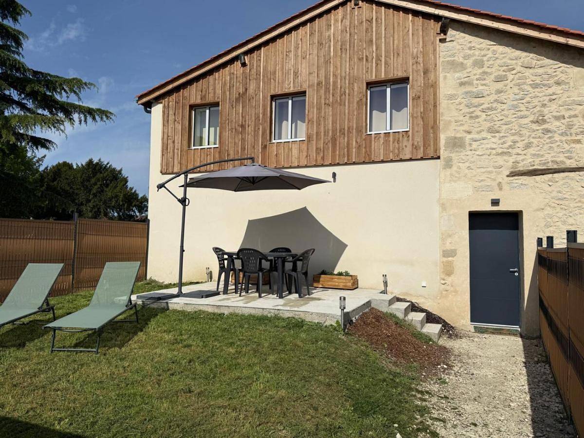Appartement entier, One-Bedroom Apartment in Sauveterre-de-Guyenne, Région de Langon