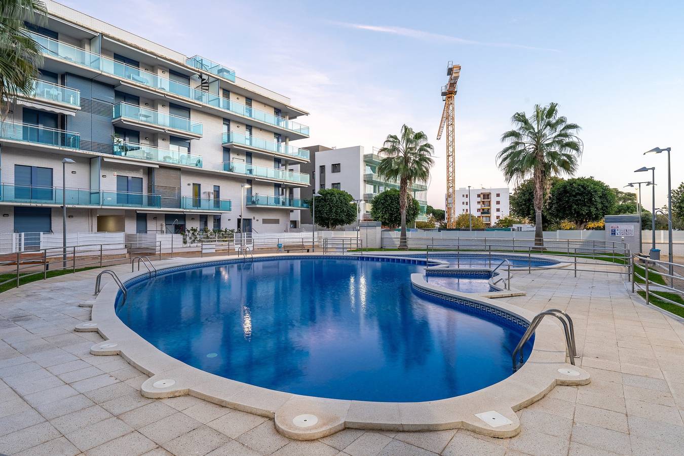 Appartement entier, Appartement 'Cambrils Platja' avec piscine partagée, Wi-Fi et climatisation in Vilafortuny, Cambrils