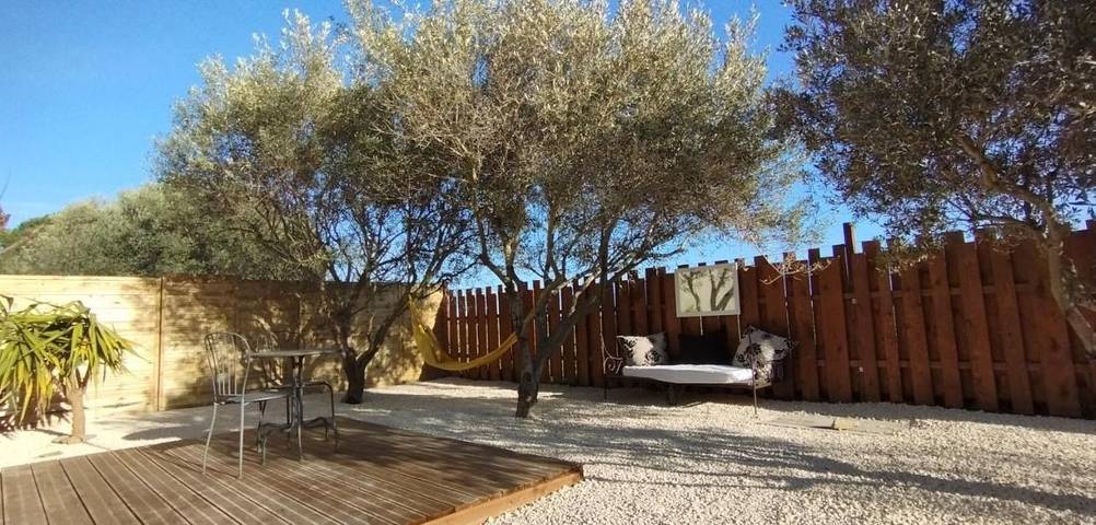 Gîte pour 2 personnes, avec Terrasse et Jardin à Saint-Laurent-d'Aigouze