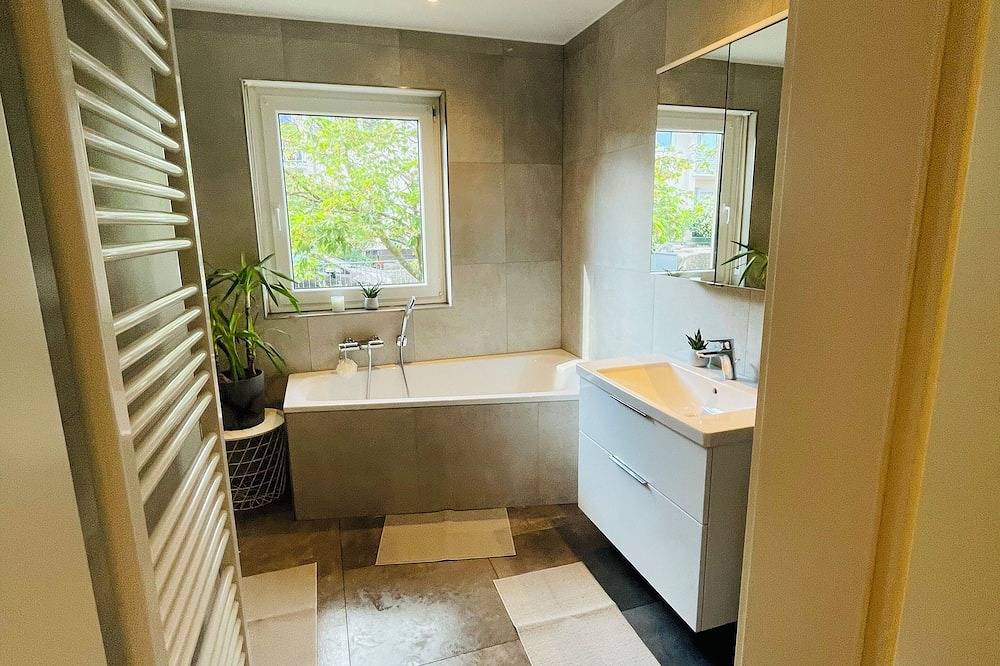 Ganze Wohnung, Moderne Ferienwohnung mit großer Terrasse im Fränkischen Seenland in Allersberg, Frankenalb