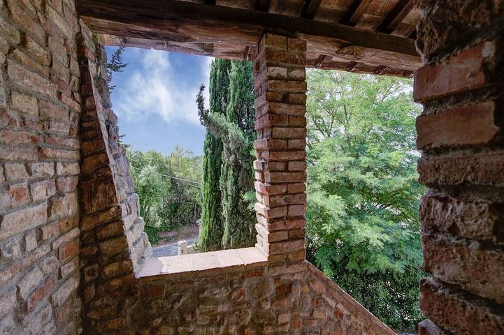 Agriturismo per 6 persone, con giardino e piscina in Gambassi Terme
