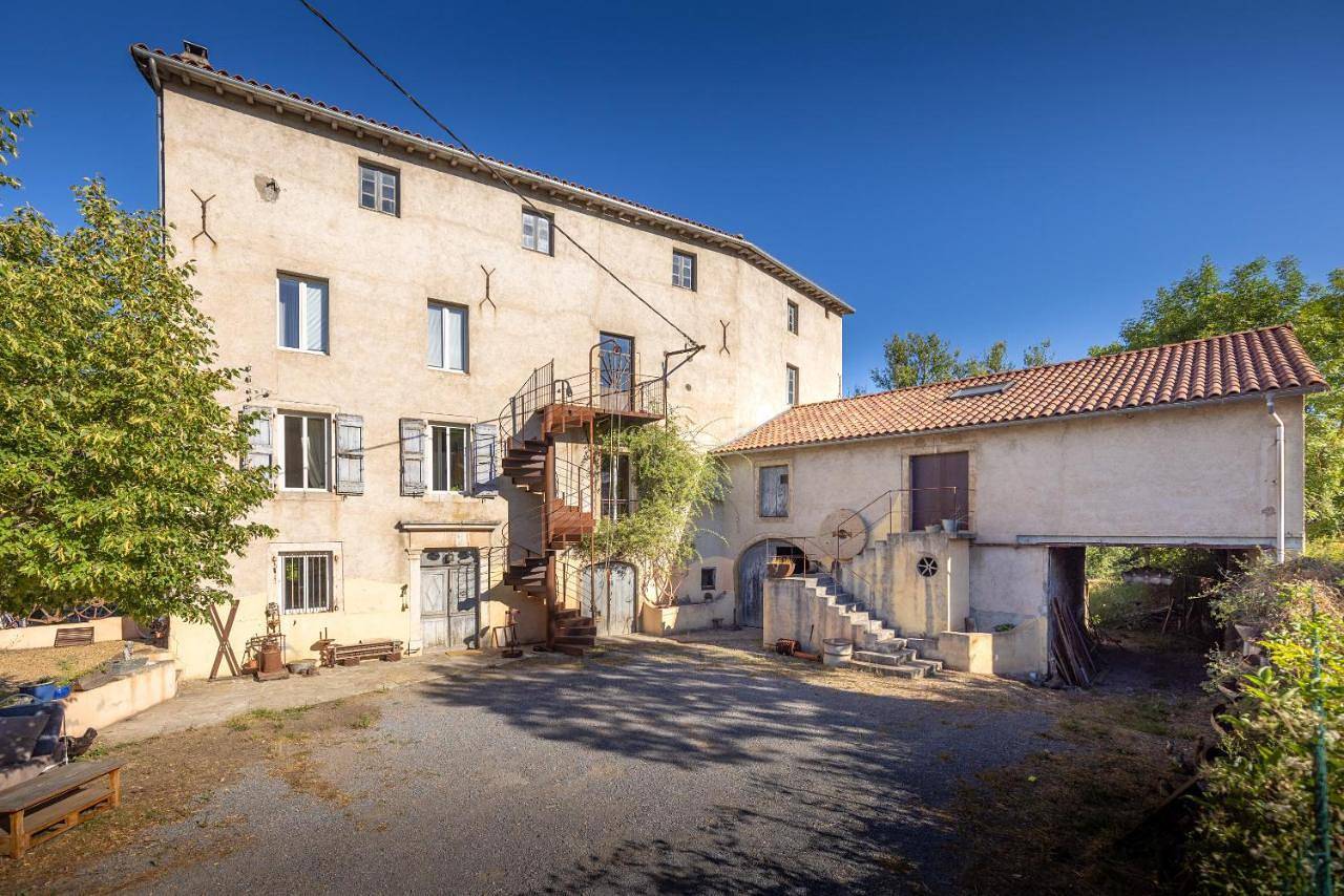 Double Room with Private Bathroom in Saint-Georges-de-Luzençon, Parc naturel régional des Grands Causses