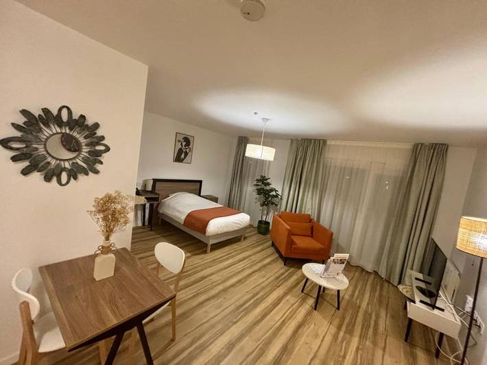 Appart’hôtel, avec Balcon et Terrasse ainsi que Jacuzzi et Jardin