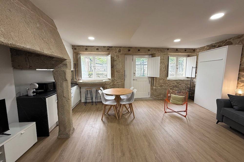 Entire apartment, Padrón Plaza Loft L1 by Urent in Padrón, La Coruña Province