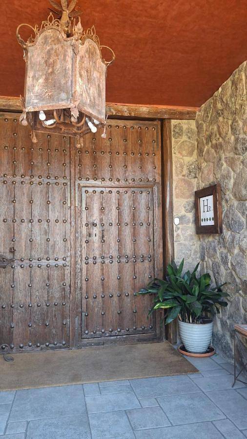 Hotel para 3 personas, con Balcón y Terraza además de Jardín y Piscina en Casas del Castañar - 3