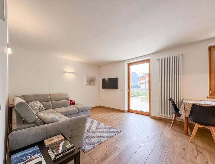 Entire apartment, Apartment 'Cà Vermigliana' with Lake View, Private Terrace and Wi-Fi in Fraviano, Vermiglio