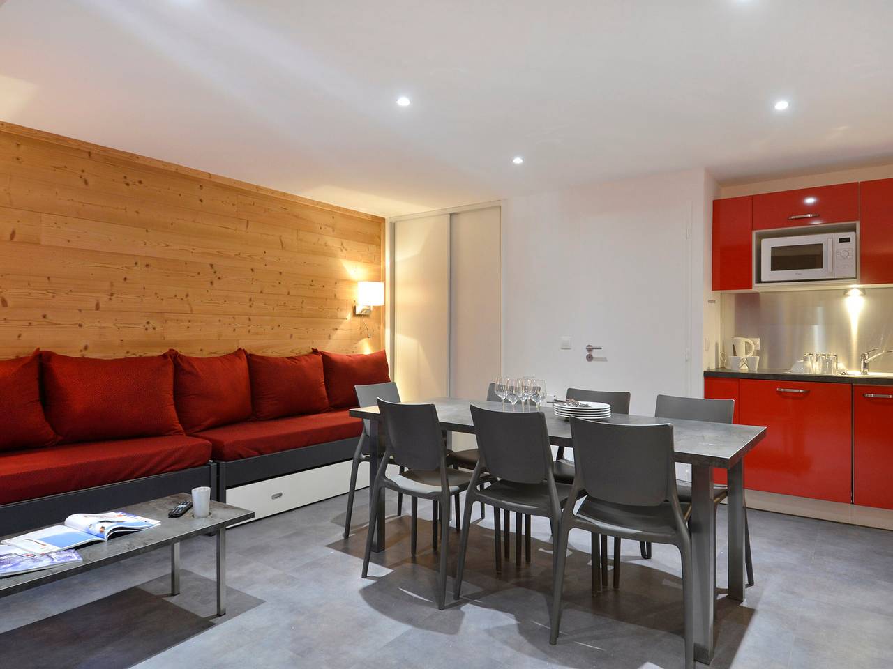 Apartamento entero, Apartamento renovado y cómodo · Centro de la estación · Balcón in La Plagne, La Plagne-Tarentaise