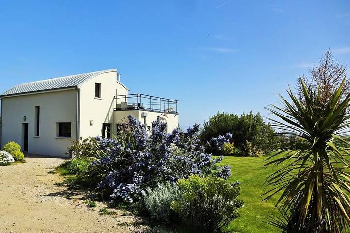 Location de vacances pour 6 personnes, avec jardin et balcon à Gouberville