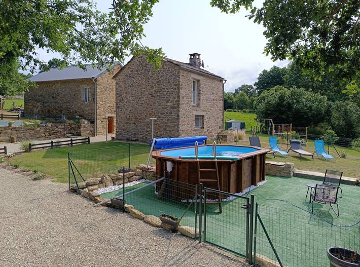 Gîte pour 5 personnes, avec jardin ainsi que piscine et terrasse, animaux acceptés à Cassagnes-Bégonhès