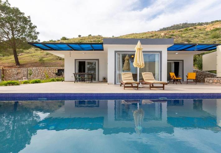 Villa voor 4 personen, with whirlpool and balkon as well as zwembad in Kalkan