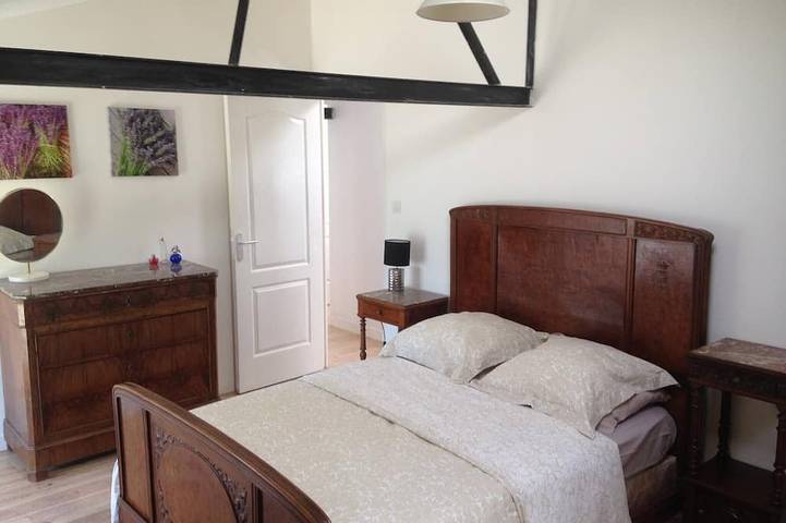 Location de vacances pour 8 personnes, avec piscine ainsi que jardin et terrasse à Dœuil-sur-le-Mignon - 3