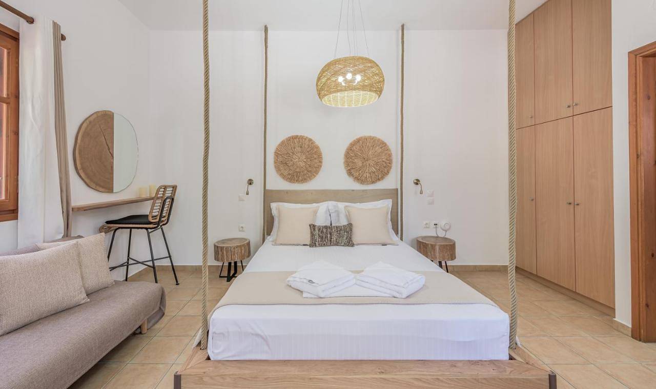 Entire apartment, Mantelena studios & family apartments in Pollonia, Milos