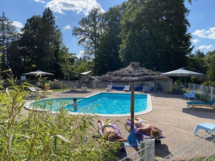 Camping pour 2 personnes, avec Terrasse et Jardin ainsi que Bassin pour enfant et Piscine