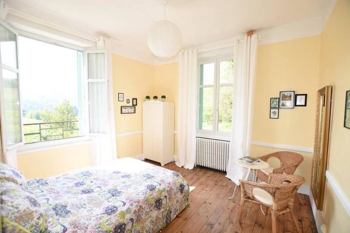 Chambre d’hôte pour 2 personnes, avec jardin et vue à Olliergues