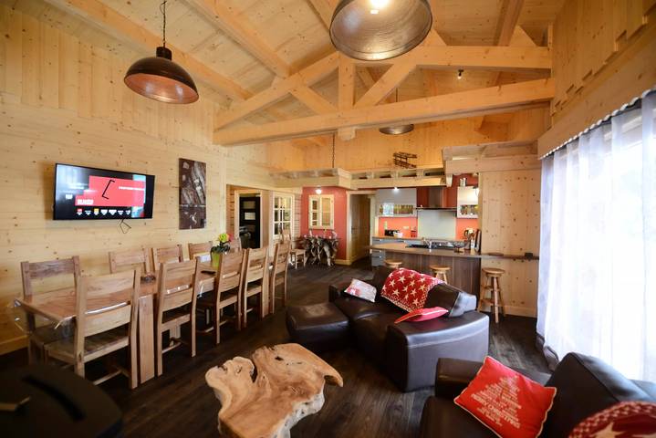 Appartement de vacances pour 12 personnes, avec Balcon et Terrasse ainsi que Jacuzzi et Sauna dans le Cantal