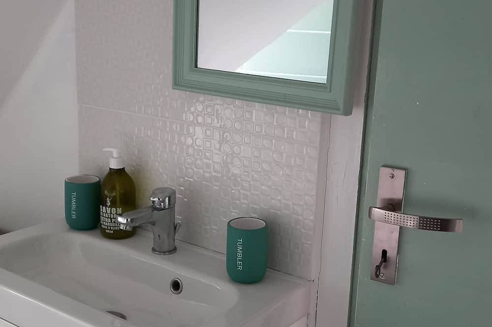 Steinhaus 4 Schlafzimmer, 2 Bäder. Stadtzentrum. Strand in 150 m. Sonniger geschlossener Garten in La Richardais, Saint-Malo und Umgebung