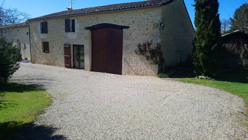 Chambre d’hôte pour 2 personnes, avec piscine et jardin à Sauveterre-de-Guyenne