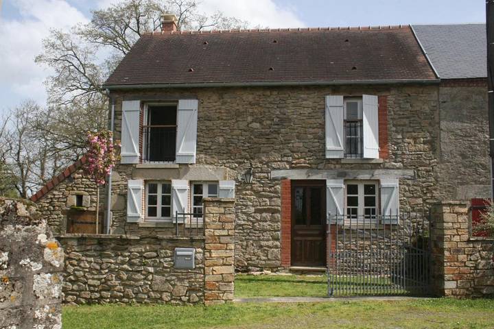 Location de vacances pour 6 personnes, avec jardin et vue à Saint-Plantaire
