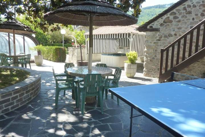 Hôtel pour 2 personnes, avec piscine et sauna ainsi que jardin et jacuzzi, animaux acceptés à Entraygues-sur-Truyère - 4