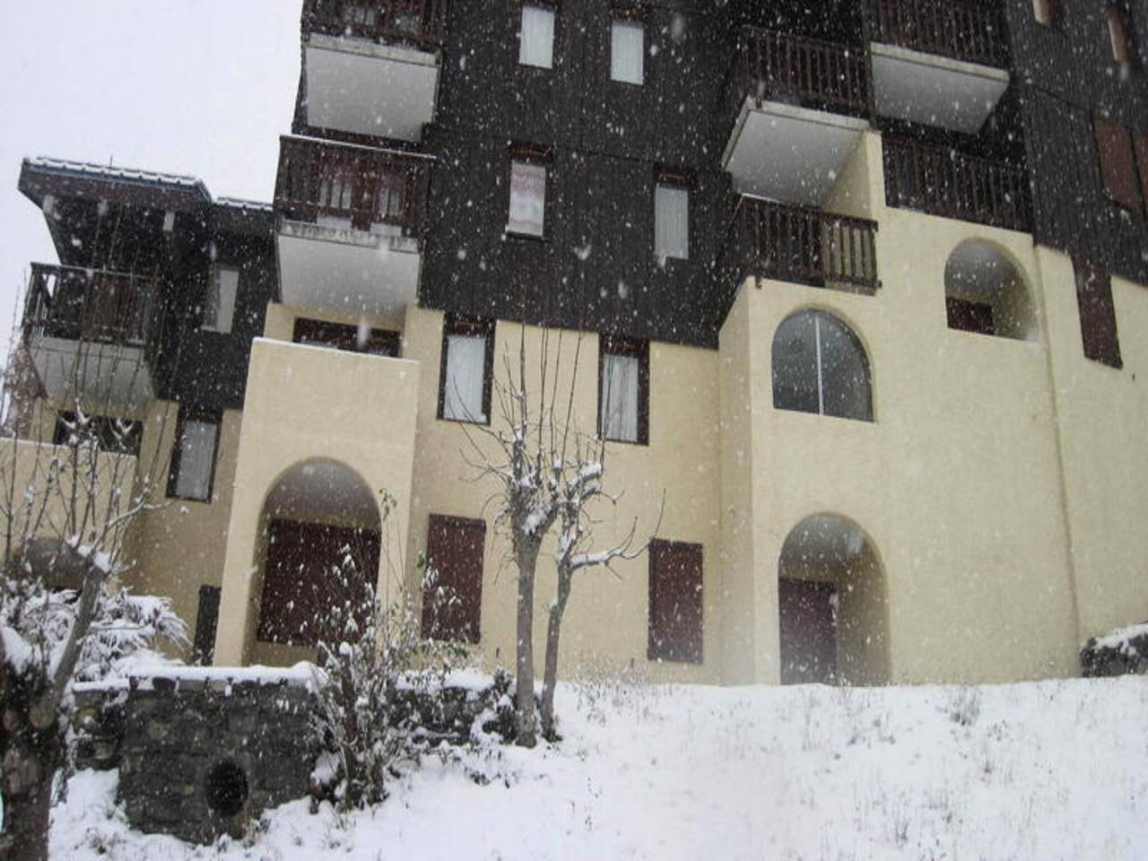Entire apartment, Apartment in Montchavin by Ski Slopes in La Plagne, Bellentre