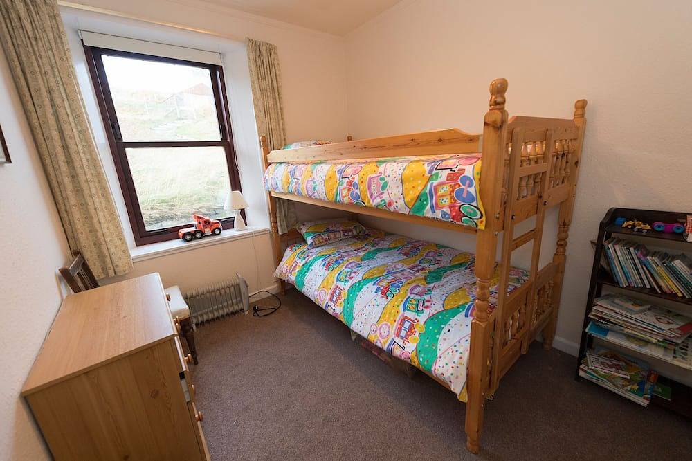 Detached spacious Isle of Lewis cottage in tranquil position with loch view in Lewis and Harris, Outer Hebrides