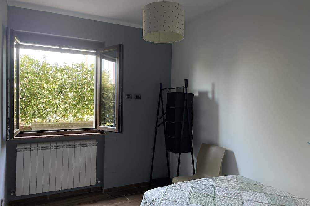 Entire apartment, The house of roses in Passignano sul Trasimeno, Lake Trasimeno