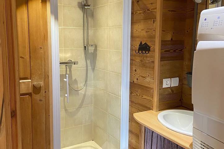 Gîte pour 6 personnes, avec piscine et jardin ainsi que terrasse et jacuzzi dans Doucy - 4