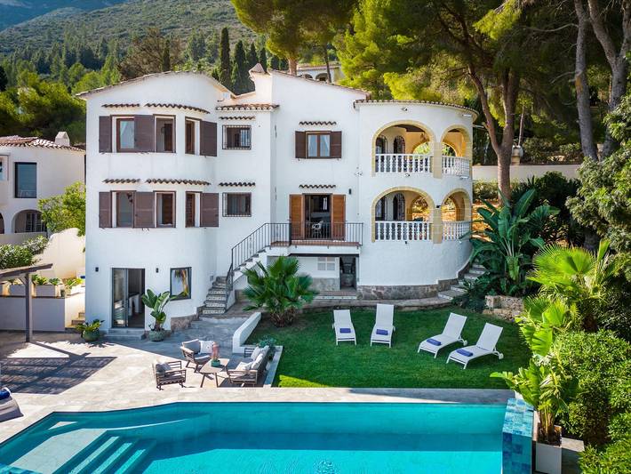 Villa für 8 Personen, mit Balkon und Garten sowie Whirlpool in Dénia