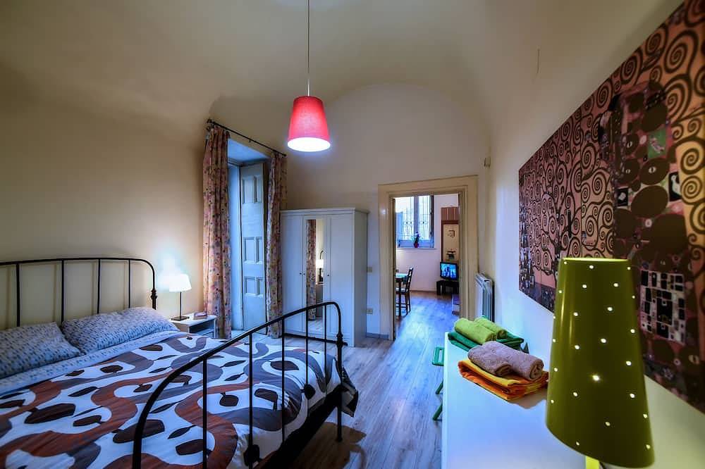 Geheel appartement, In het historische centrum van Salerno, op een steenworp afstand van de kust van Amalfi in Salerno, Tyrrhenische kust Campania