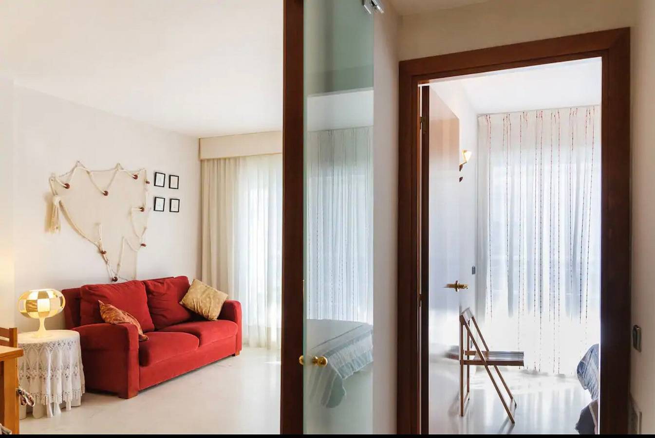 Appartement entier, Appartement 'Maria' avec vue sur la mer, balcon, piscine partagée et Wi-Fi in Els Pins Blanes, Blanes