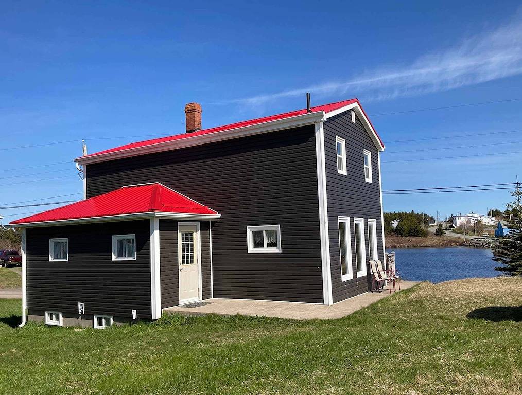 Fisherman's Rest House 30 meter distant to beach, sleeps 5 in Richmond County