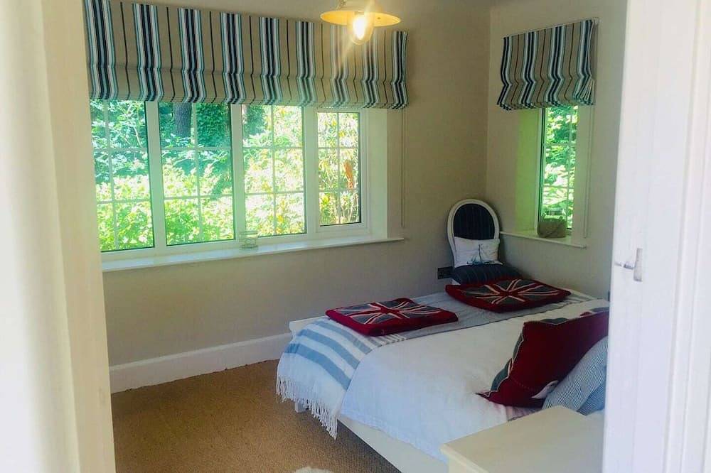 Chadham Pines Lodge & Cottage - Pool & Sauna in Poole, South West England